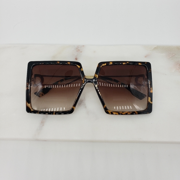 New Leopard Oversized Square Sunglasses - Picture 6 of 7